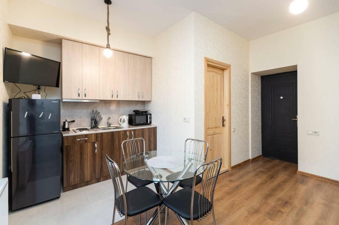 Wehost Stylish Apartment In Old ティビリシ エクステリア 写真
