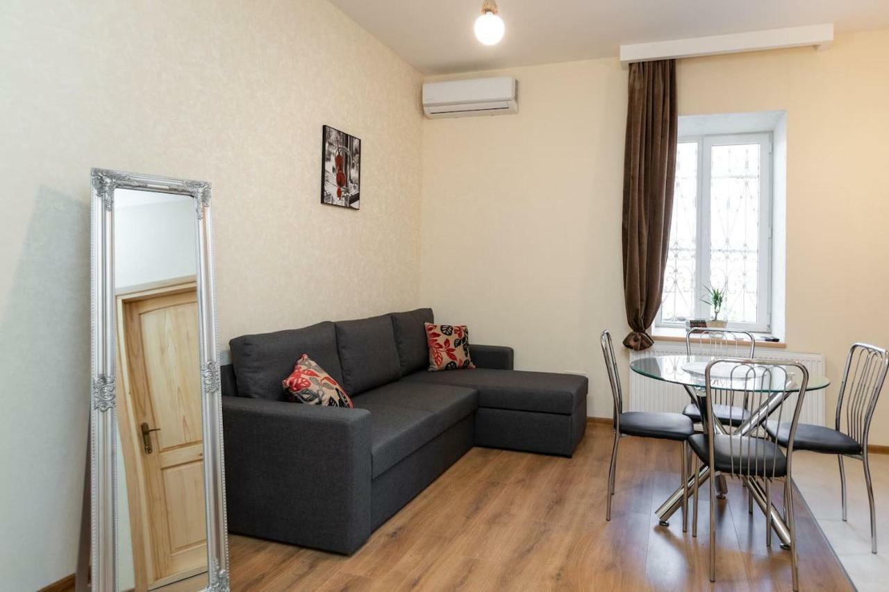 Wehost Stylish Apartment In Old ティビリシ エクステリア 写真